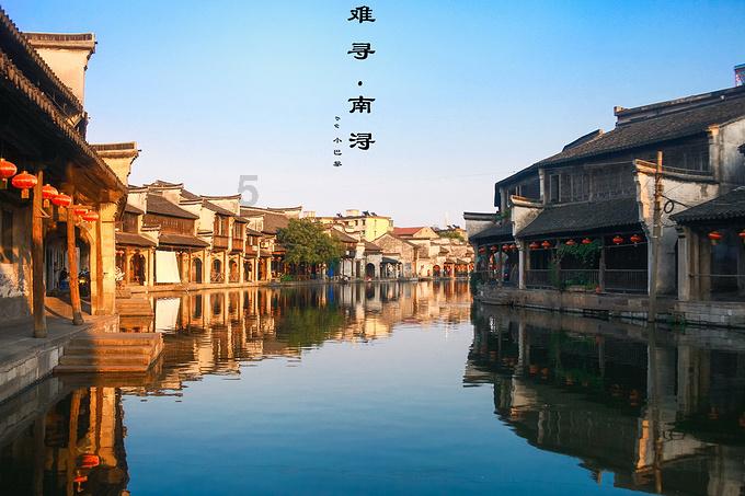 王鹤棣出发新加坡,海外人气高涨